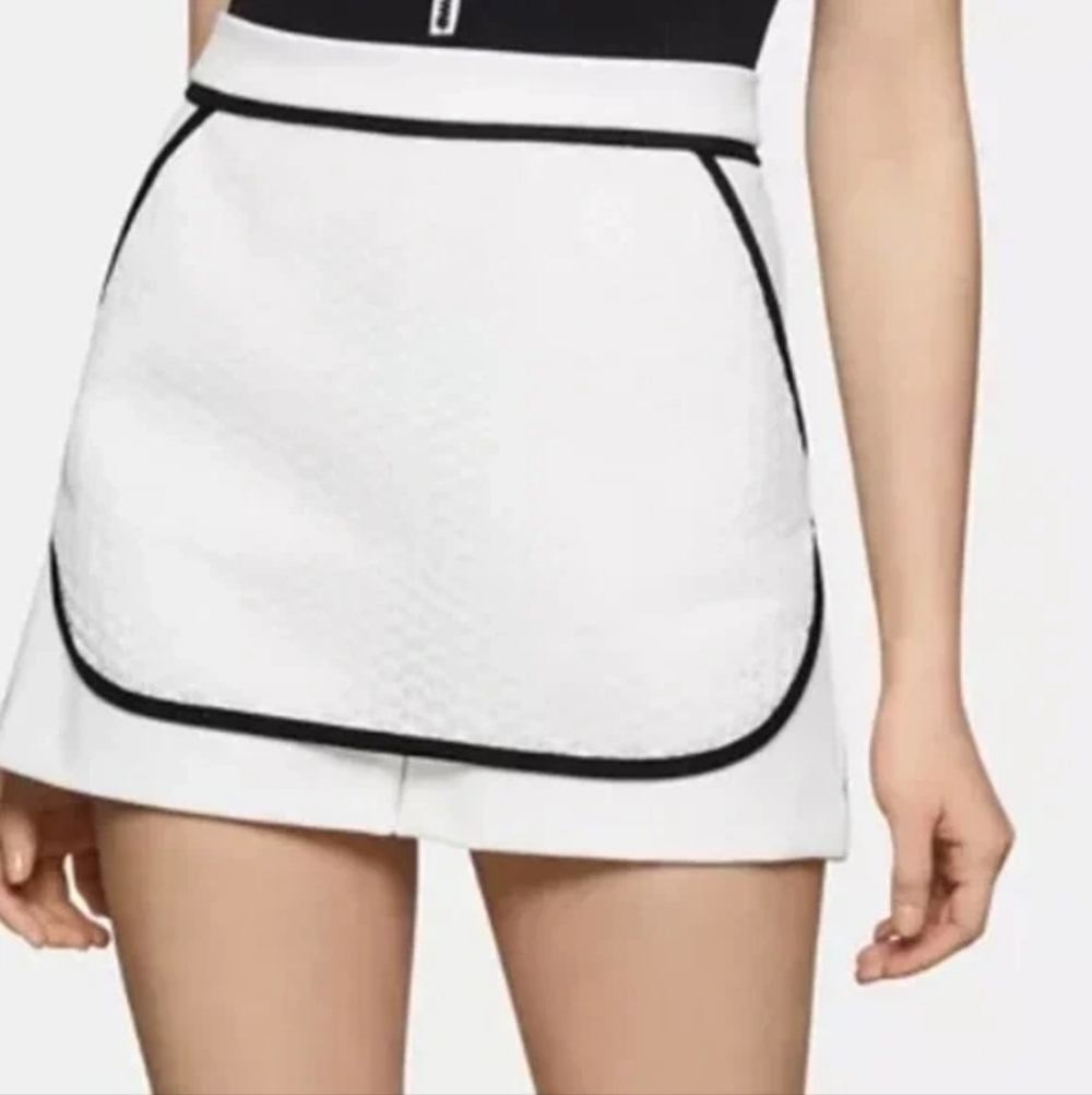 BCBGeneration Contrast Knit White Skort Shorts Black Trim Womens Sz 6